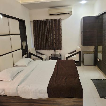 Golden Plaza Ahmedabad Exterior foto