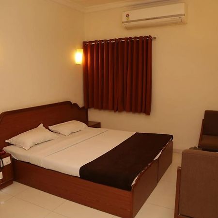 Golden Plaza Ahmedabad Exterior foto