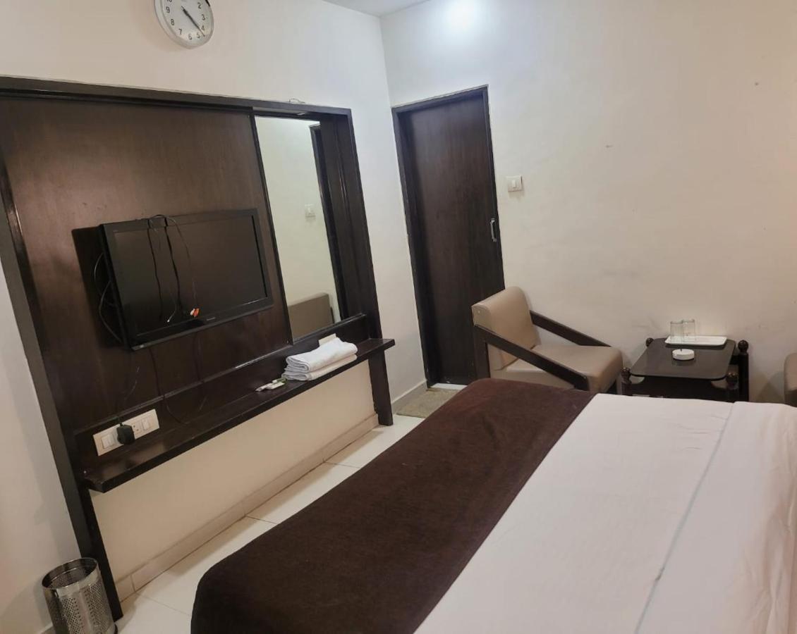 Golden Plaza Ahmedabad Exterior foto