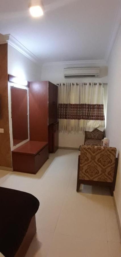 Golden Plaza Ahmedabad Exterior foto