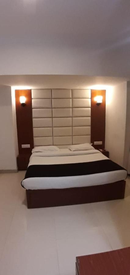 Golden Plaza Ahmedabad Exterior foto