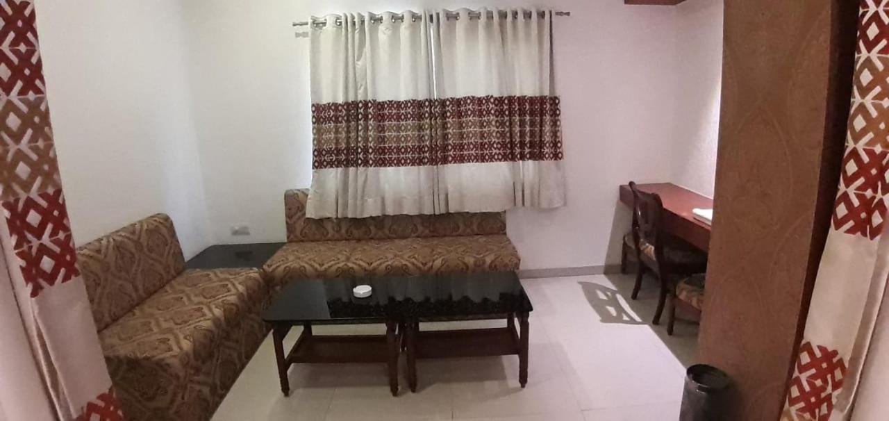 Golden Plaza Ahmedabad Exterior foto