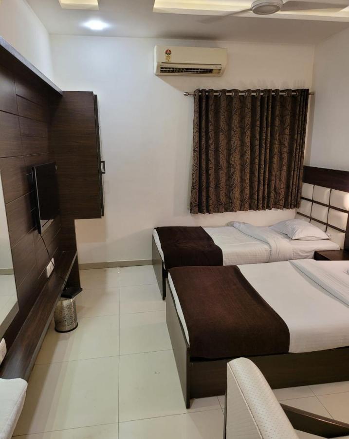 Golden Plaza Ahmedabad Exterior foto
