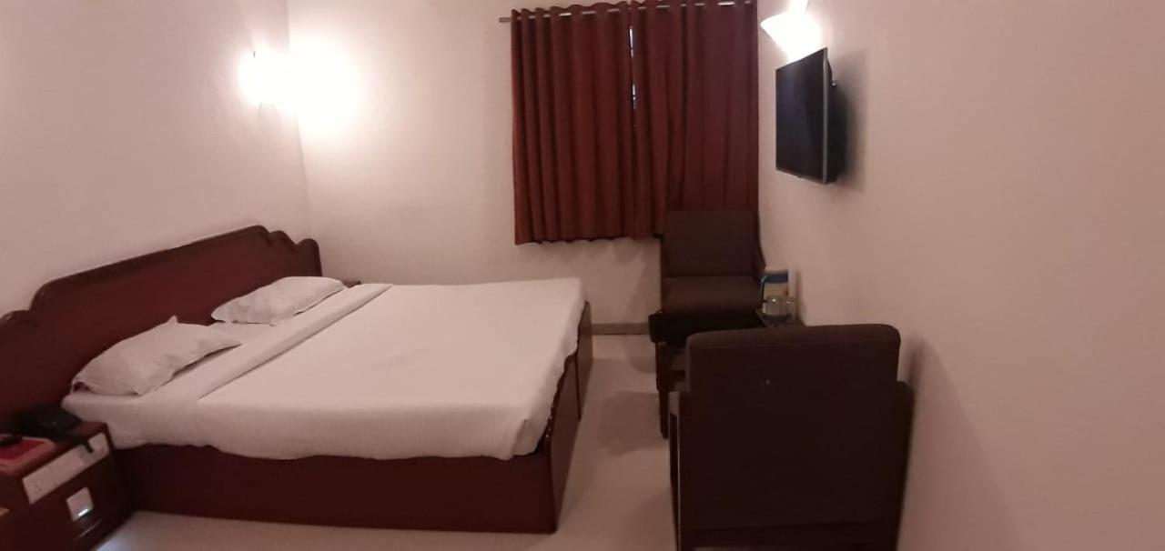 Golden Plaza Ahmedabad Exterior foto