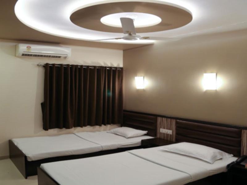 Golden Plaza Ahmedabad Exterior foto