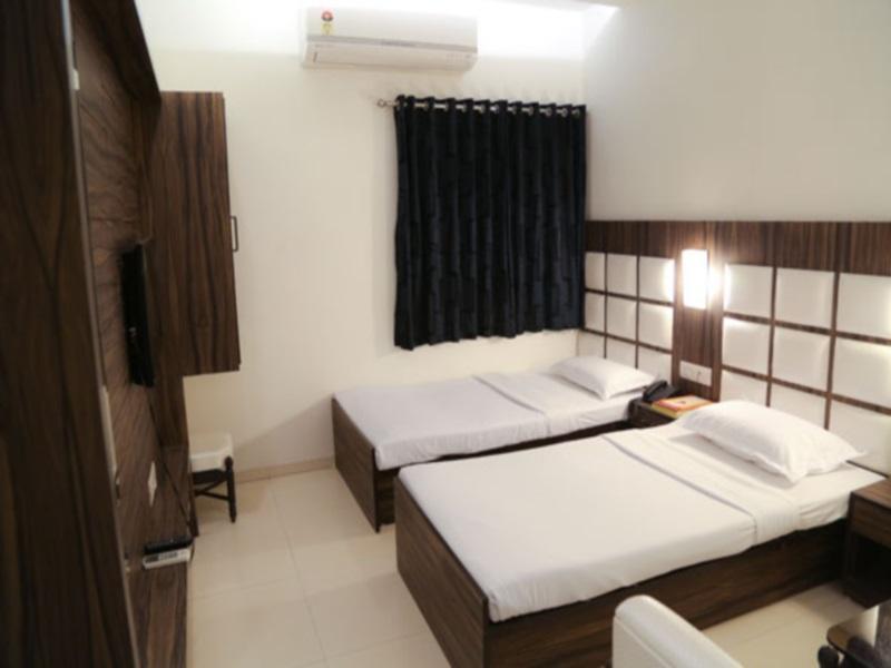 Golden Plaza Ahmedabad Exterior foto