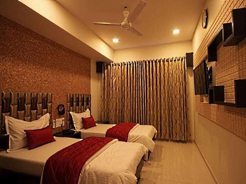 Golden Plaza Ahmedabad Exterior foto